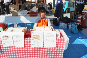 発酵食品販売活動（11/12）の模様