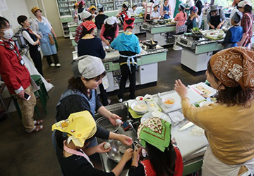 料理体験教室「野菜ソムリエとおいしく学ぼう」開催(4)
